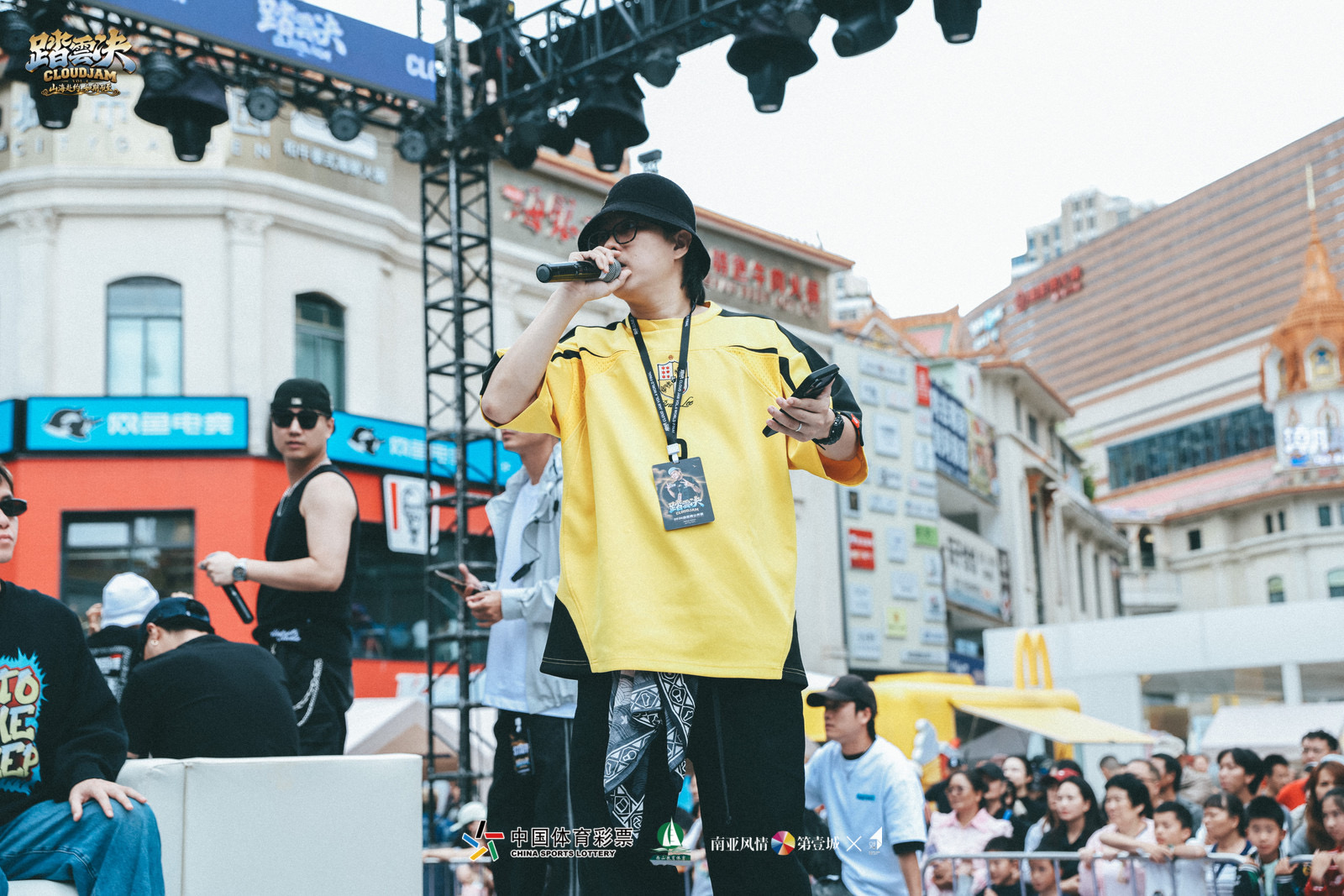 MC Tam hosting Cloud Jam Vol. 4 in Yunnan, China